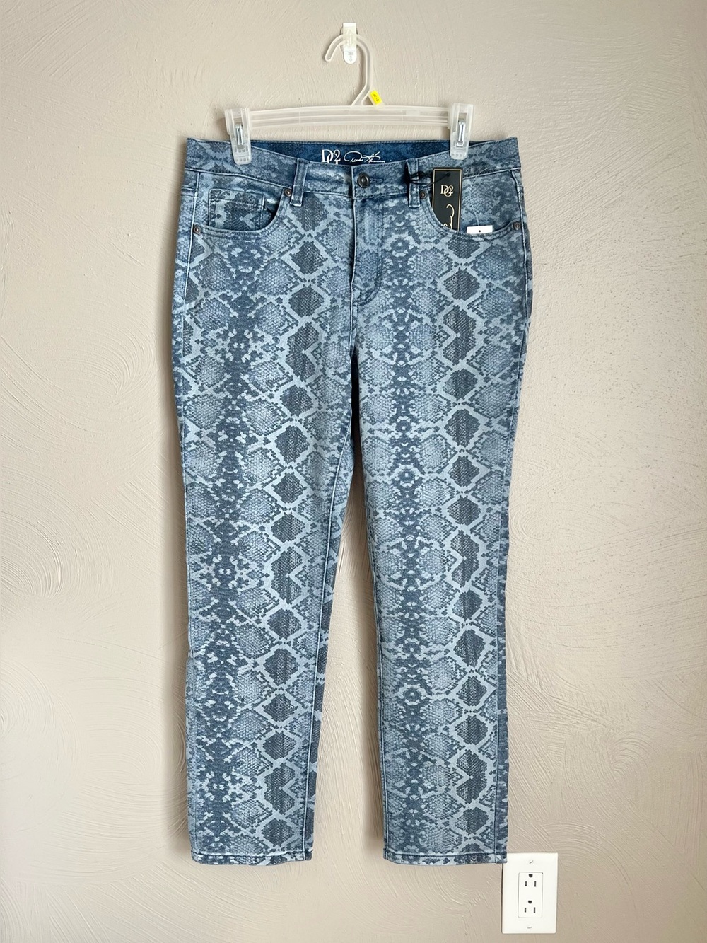 DG2 Diane Gilman Classic Stretch Snake Print Skinny Jeans
